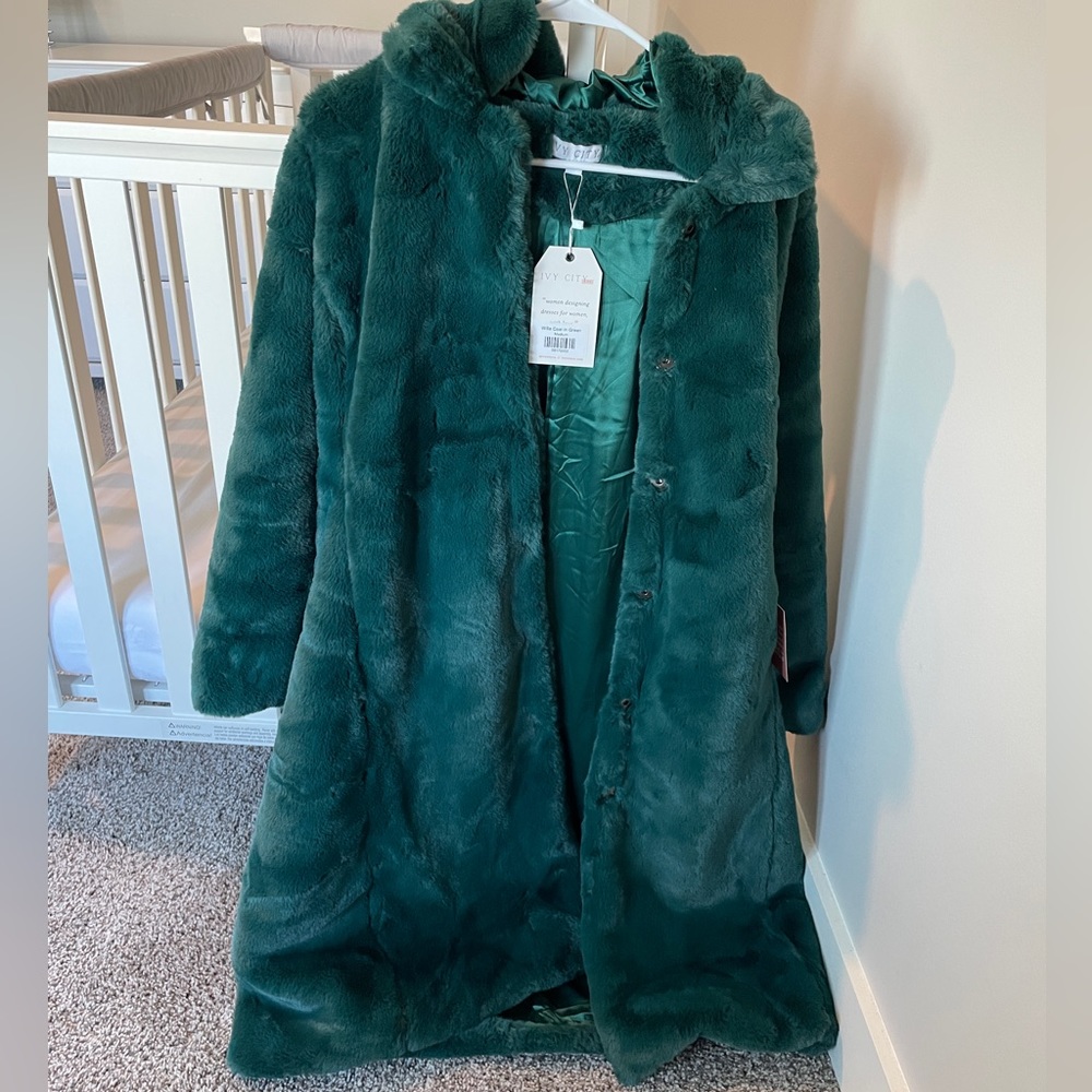 Ivy City Co green fur coat. Size Medium. Runs small